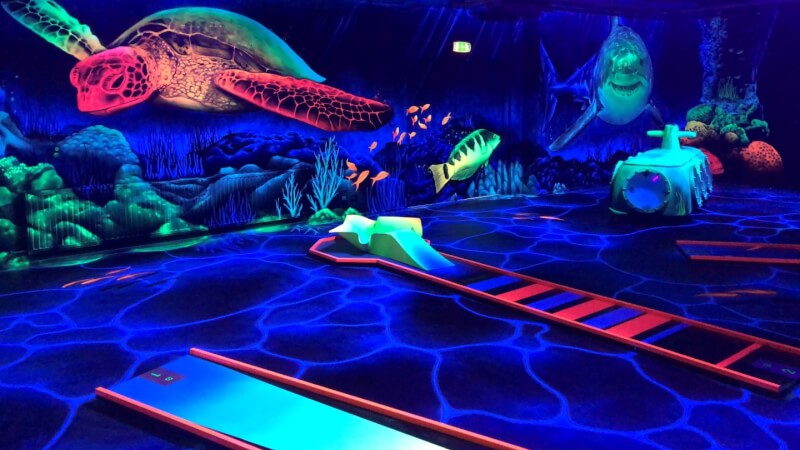 Glow minigolf Onderwater