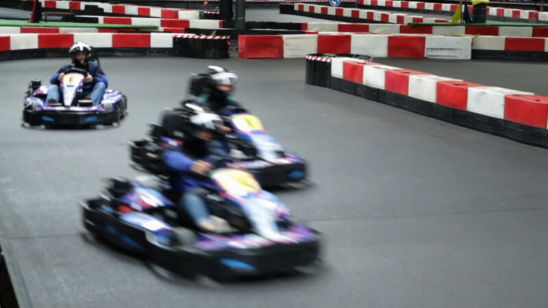 3 karts op snelheid